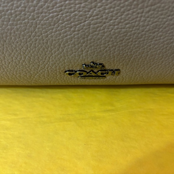 Coach  Authentic Leather chain strap bag - Picture 2 of 11